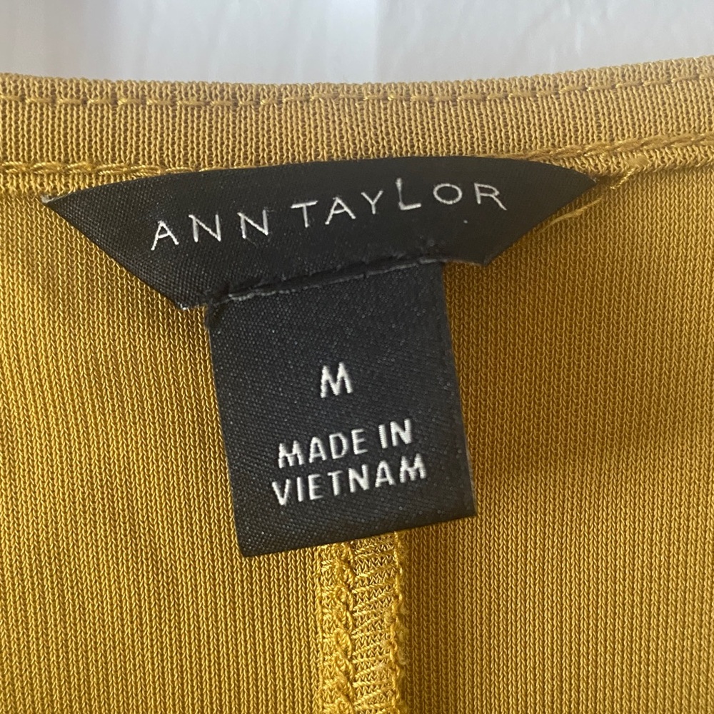 Ann Taylor Golden Short Sleeve Top - Picture 3 of 4